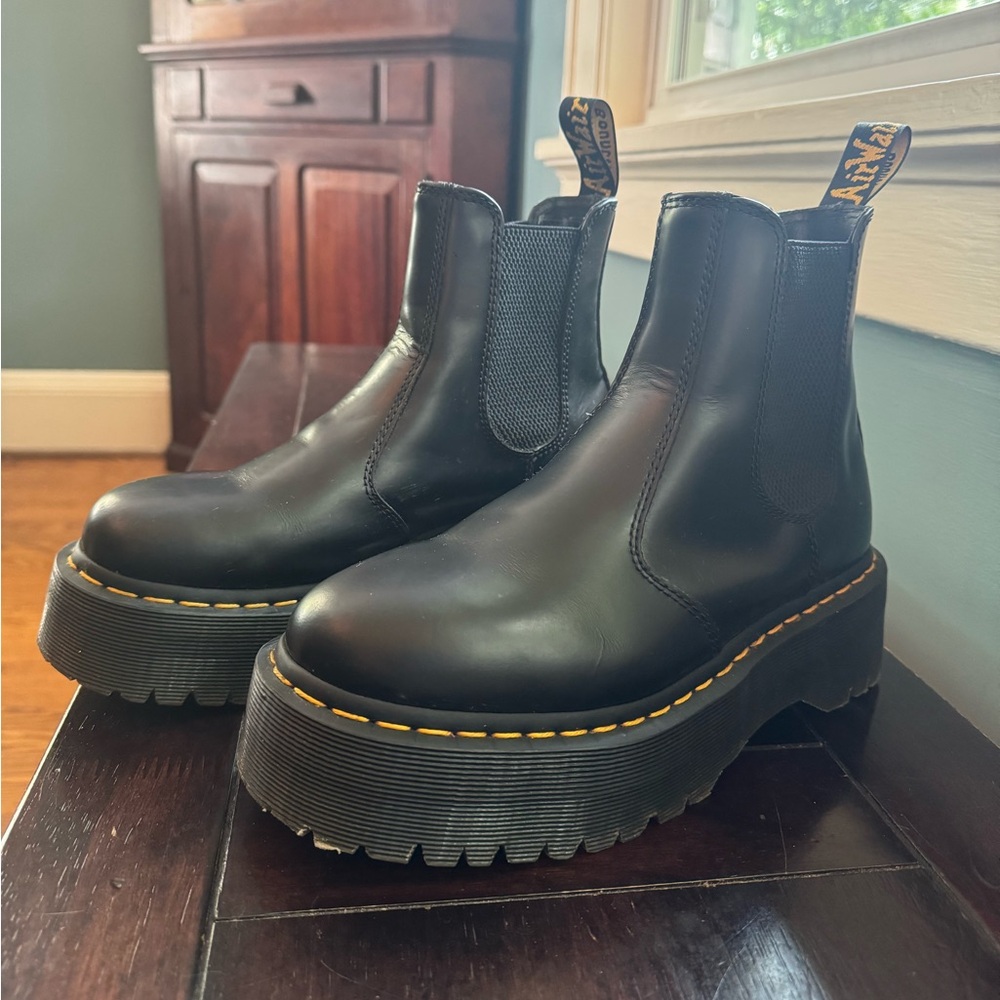 Dr. Martens 2976 Smooth Leather Platform Chelsea Boots Women’s Size 8